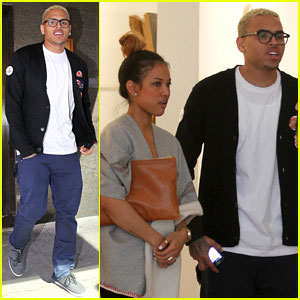 chris-brown-gallery-gazing-with-karrueche-tran