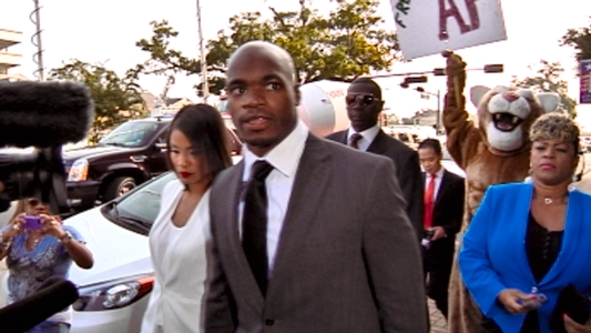 AdrianPetersoninTexasCourt_0