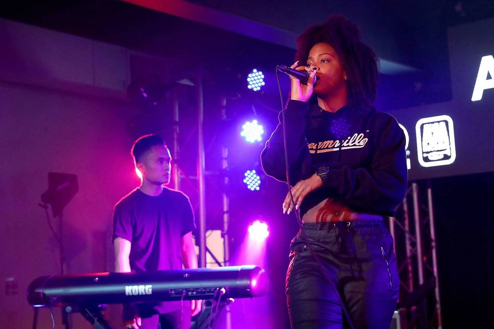 Ari Lennox's Linebackers (Ari Lennox)